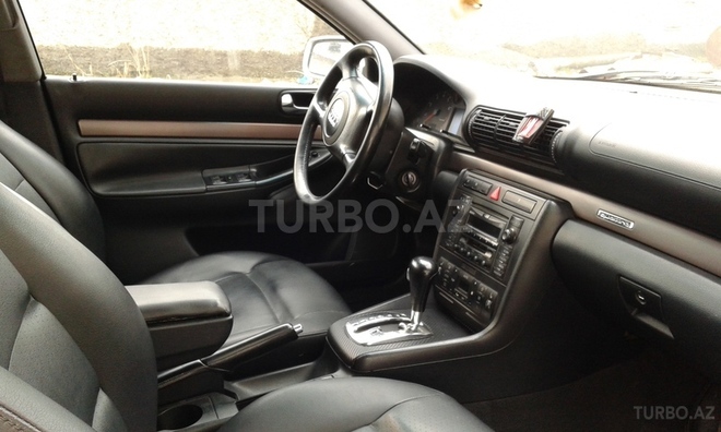 Audi A4 1999, 275,000 km - 0.2 l - Ucar