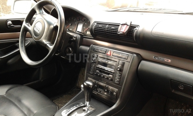 Audi A4 1999, 275,000 km - 0.2 l - Ucar