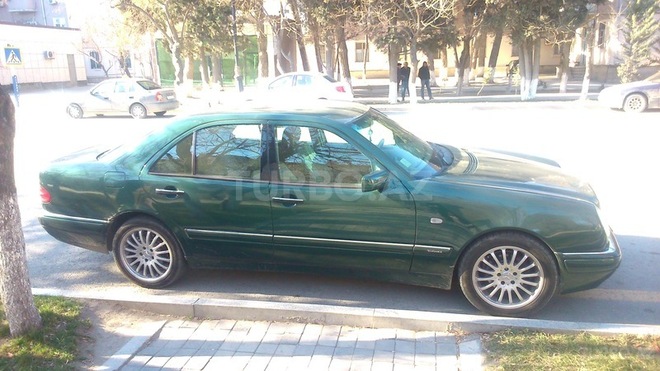 Mercedes E 240 1998, 380,000 km - 2.4 l - Siyəzən