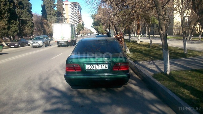 Mercedes E 240 1998, 380,000 km - 2.4 l - Siyəzən