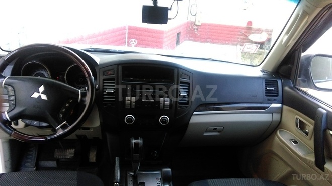 Mitsubishi Pajero 2010, 88,600 km - 3.5 л - Bakı