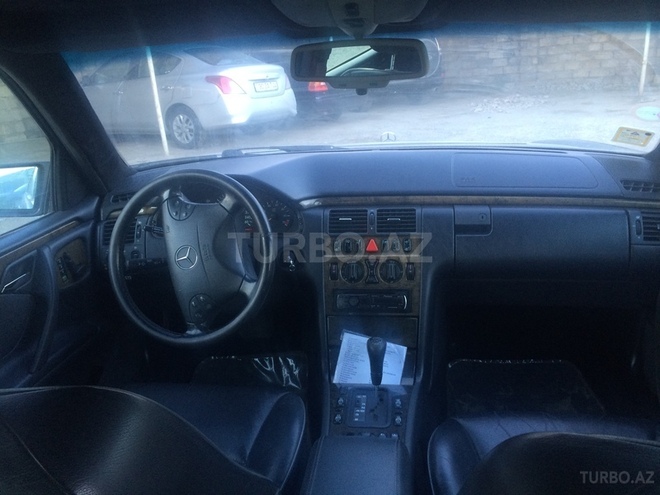 Mercedes E 320 1996, 280,000 km - 3.2 л - Bakı