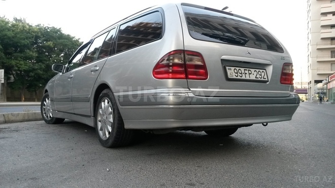 Mercedes E 220 2000, 260,000 km - 2.2 l - Bakı