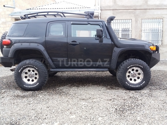 Toyota FJ Cruiser 2010, 103,000 km - 4.0 л - Quba