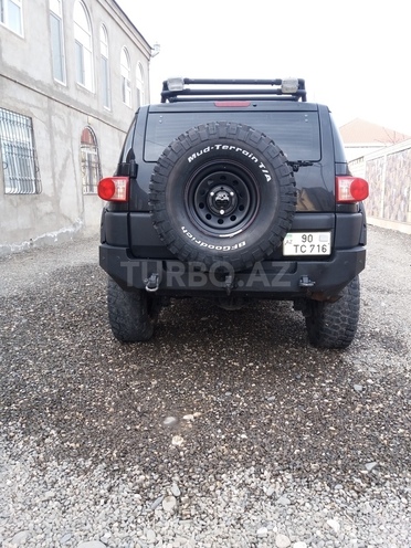Toyota FJ Cruiser 2010, 103,000 km - 4.0 л - Quba