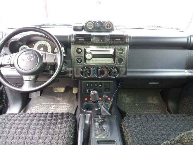 Toyota FJ Cruiser 2010, 103,000 km - 4.0 л - Quba