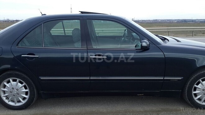 Mercedes E 270 1999, 226,000 km - 2.7 l - Xırdalan