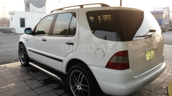 Mercedes ML 320 1999, 285,000 km - 3.2 л - Göyçay