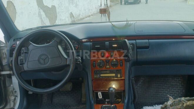 Mercedes E 200 1997, 335,000 km - 2.0 l - Bakı