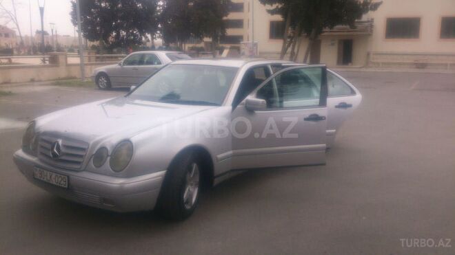 Mercedes E 200 1997, 335,000 km - 2.0 l - Bakı