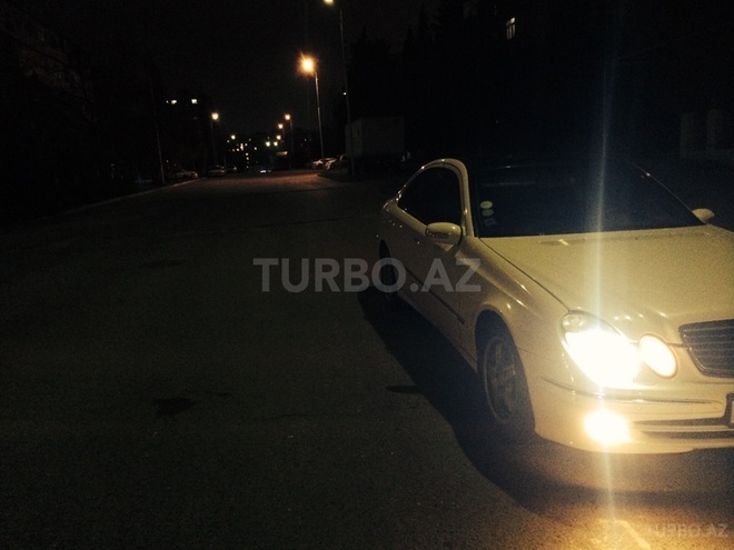 Mercedes E 200 2004, 191,000 km - 2.5 l - Bakı