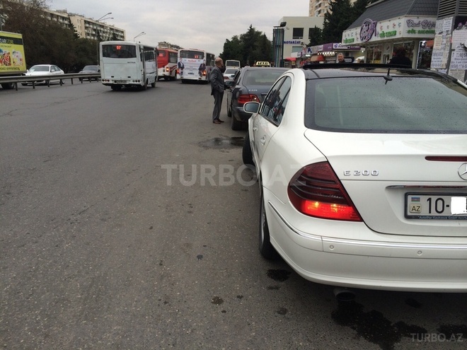 Mercedes E 200 2004, 191,000 km - 2.5 l - Bakı