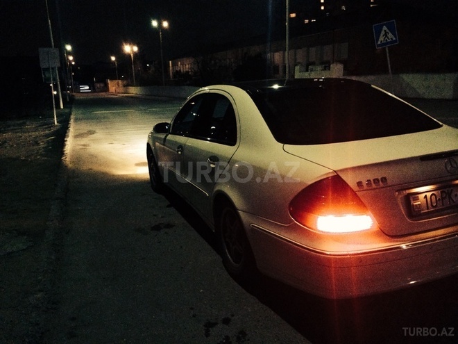 Mercedes E 200 2004, 191,000 km - 2.5 l - Bakı