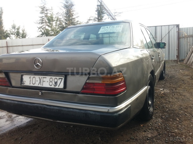 Mercedes E 200 1991, 50,000 km - 0.6 l - Saatlı