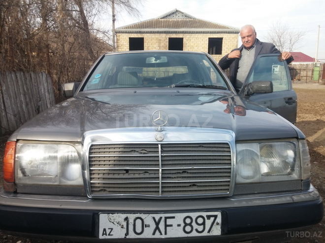 Mercedes E 200 1991, 50,000 km - 0.6 l - Saatlı
