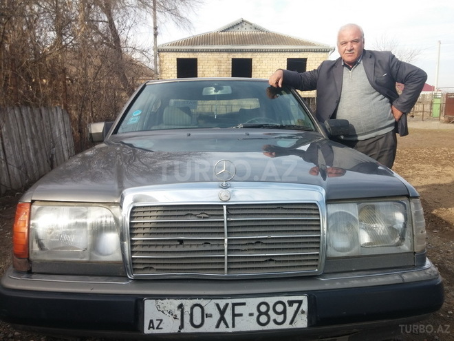 Mercedes E 200 1991, 50,000 km - 0.6 l - Saatlı