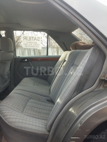 Mercedes E 200 1991, 50,000 km - 0.6 l - Saatlı