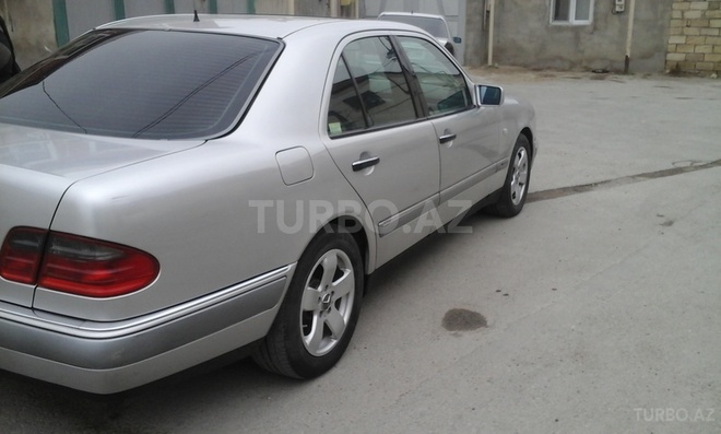Mercedes E 230 1997, 247,000 km - 2.3 l - Bakı