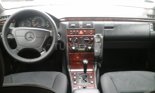 Mercedes E 230 1997, 247,000 km - 2.3 l - Bakı