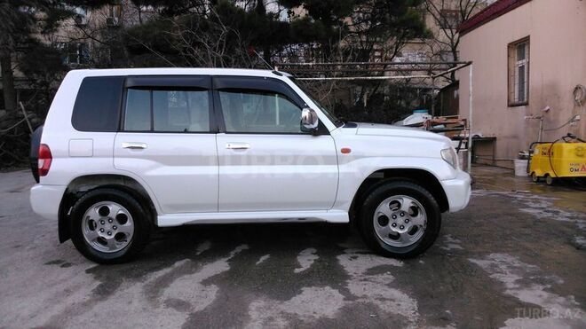 Mitsubishi Pajero io 2002, 300,000 km - 2.0 л - Bakı