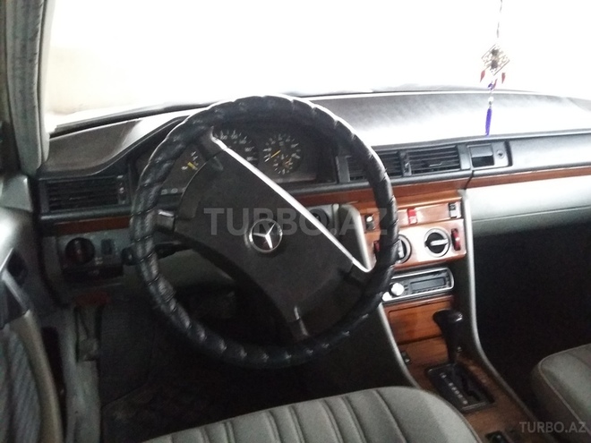 Mercedes E 250 1991, 172,000 km - 2.5 l - Sumqayıt