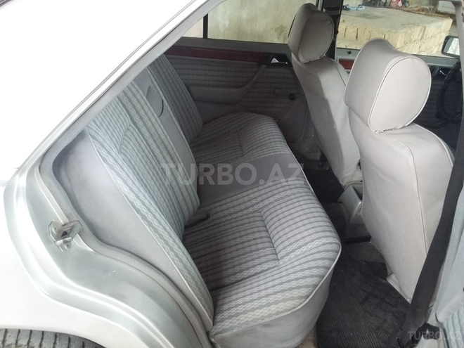 Mercedes E 250 1991, 172,000 km - 2.5 l - Sumqayıt