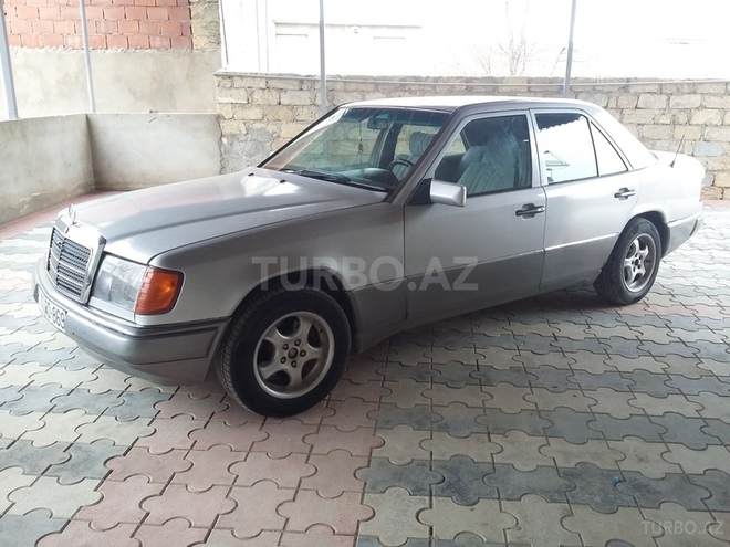 Mercedes E 250 1991, 172,000 km - 2.5 l - Sumqayıt
