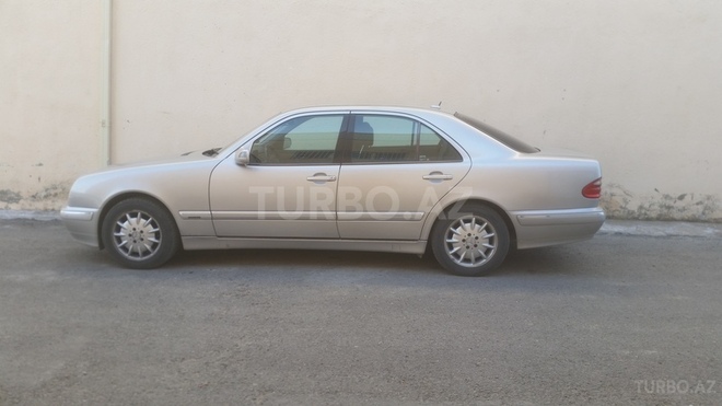 Mercedes E 200 2001, 201,000 km - 2.0 l - Bakı