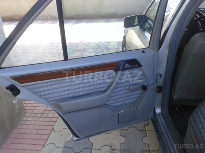 Mercedes E 250 1991, 172,000 km - 2.5 l - Sumqayıt