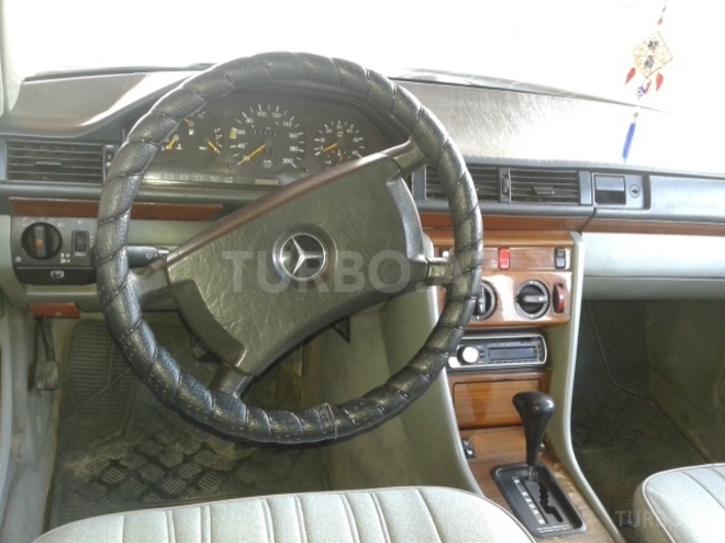 Mercedes E 250 1991, 172,000 km - 2.5 l - Sumqayıt