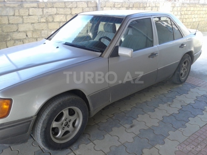 Mercedes E 250 1991, 172,000 km - 2.5 l - Sumqayıt