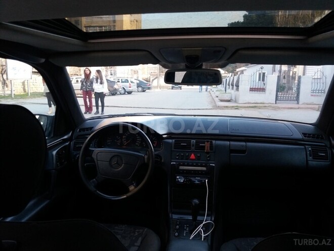 Mercedes E 240 1997, 245,000 km - 2.4 l - Sumqayıt