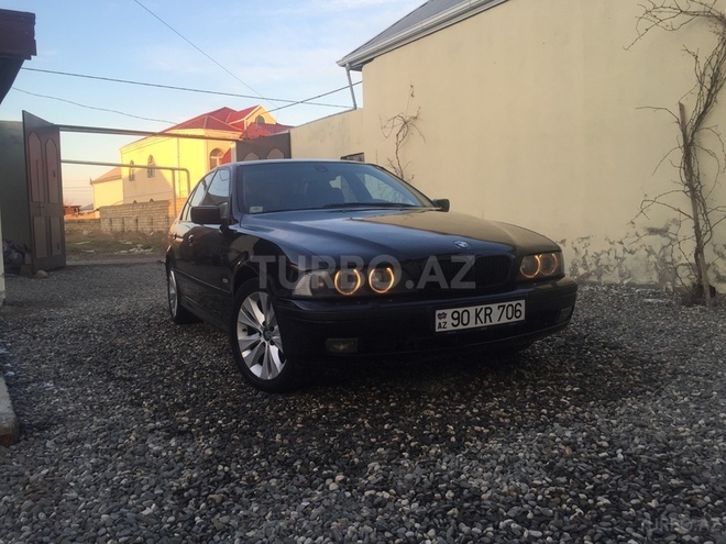 BMW 528 1998, 297,000 km - 2.8 l - Bakı