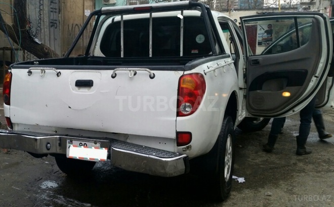 Mitsubishi L200 2008, 180,300 km - 2.5 л - Bakı