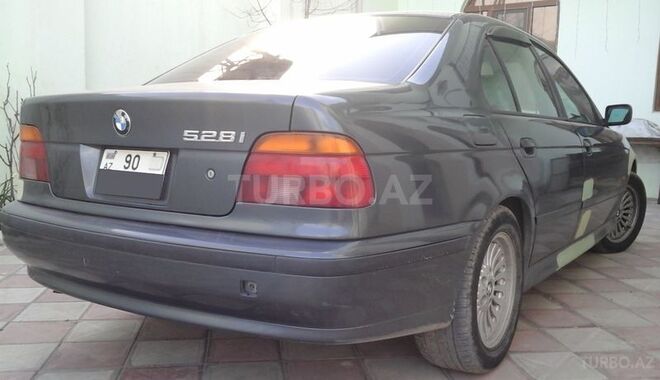 BMW 528 2000, 290,000 km - 2.8 л - Bakı