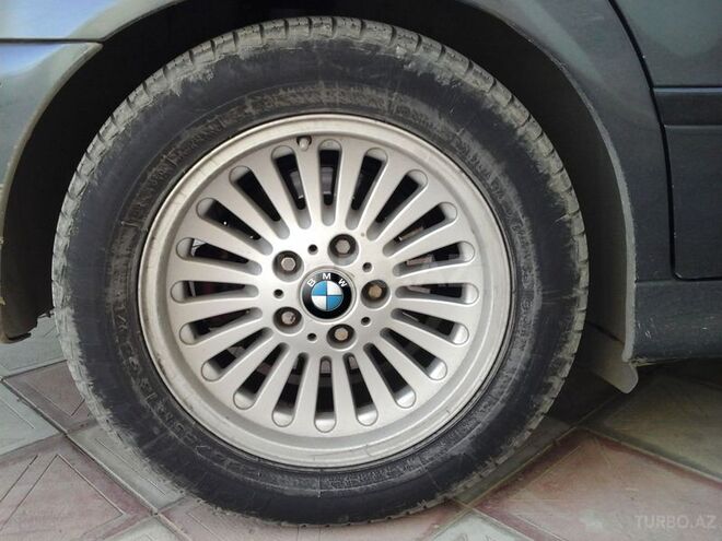 BMW 528 2000, 290,000 km - 2.8 л - Bakı