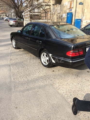 Mercedes E 200 2001, 180,000 km - 2.0 л - Bakı