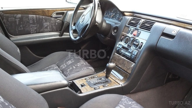 Mercedes E 230 1996, 214,000 km - 2.3 l - Bakı