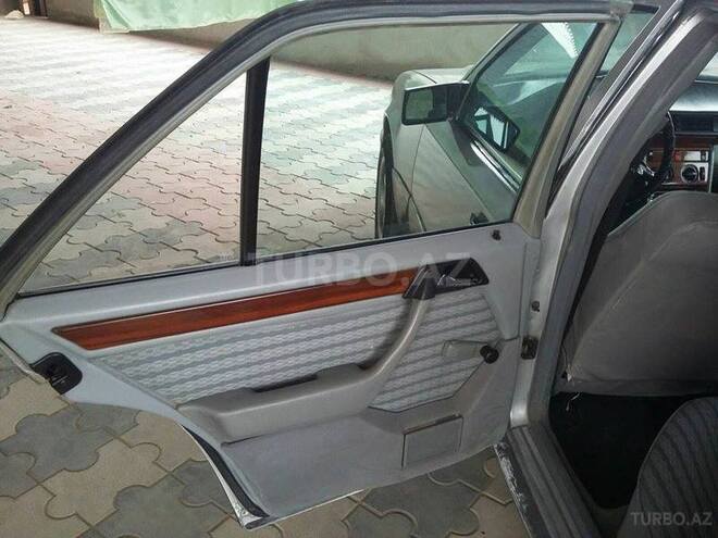 Mercedes E 250 1991, 172,000 km - 2.5 l - Sumqayıt