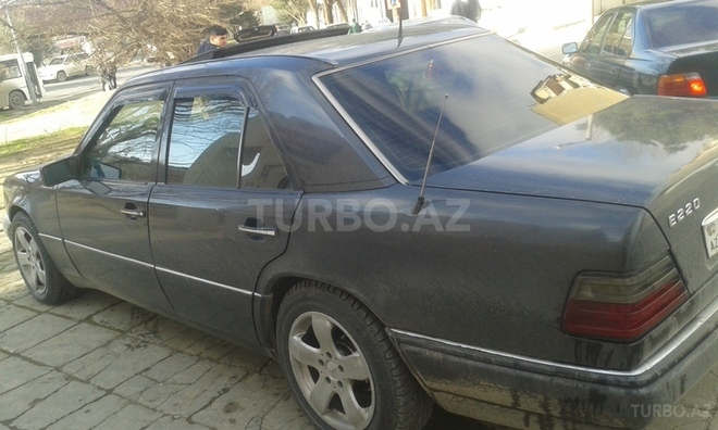 Mercedes E 220 1994, 230,000 km - 2.2 l - Bakı