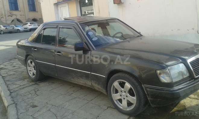 Mercedes E 220 1994, 230,000 km - 2.2 l - Bakı