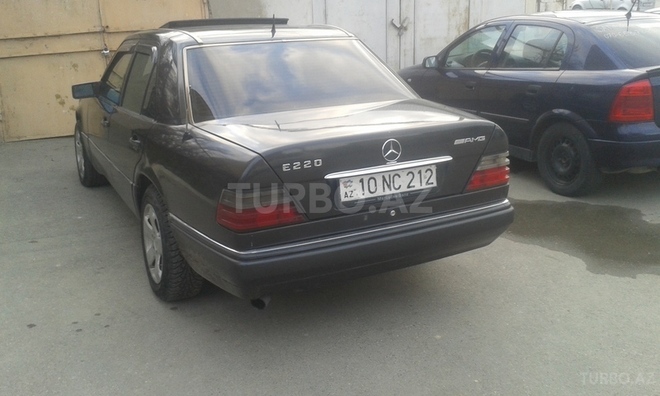 Mercedes E 220 1994, 230,000 km - 2.2 l - Bakı