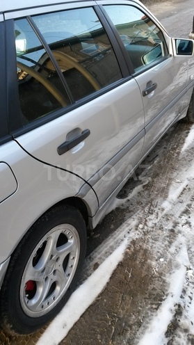 Mercedes C 200 1998, 160,000 km - 0.2 l - Qusar