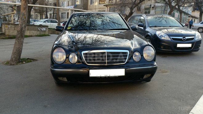 Mercedes E 220 2000, 192,000 km - 2.2 l - Bakı