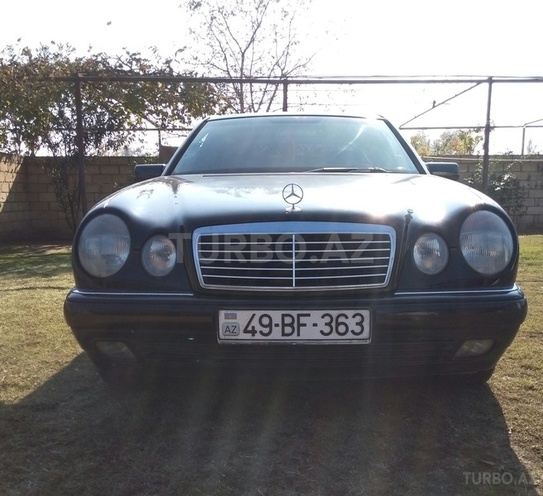 Mercedes E 240 1999, 208,500 km - 2.4 l - Saatlı