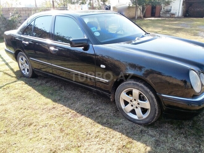Mercedes E 240 1999, 208,500 km - 2.4 l - Saatlı