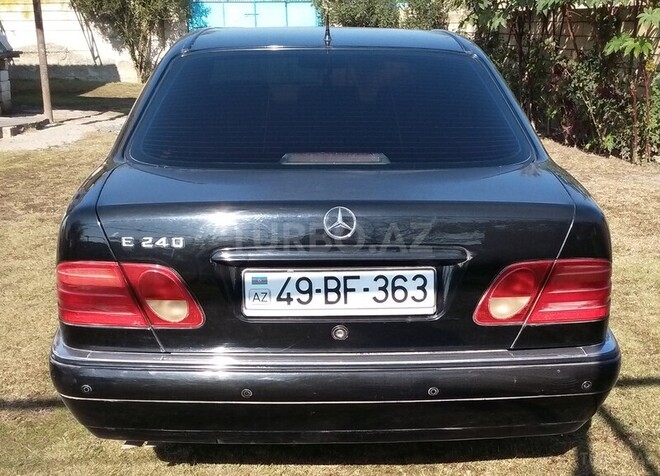 Mercedes E 240 1999, 208,500 km - 2.4 l - Saatlı