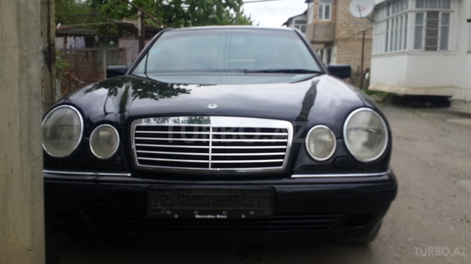Mercedes E 240 1998, 30,000 km - 2.4 l - Quba