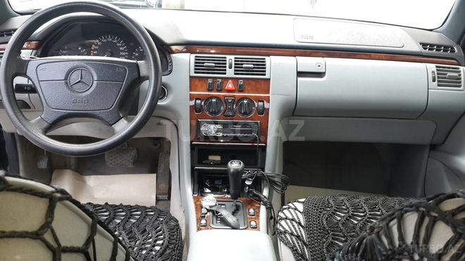 Mercedes E 240 1998, 30,000 km - 2.4 l - Quba