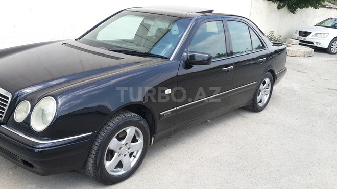 Mercedes E 240 1998, 30,000 km - 2.4 l - Quba